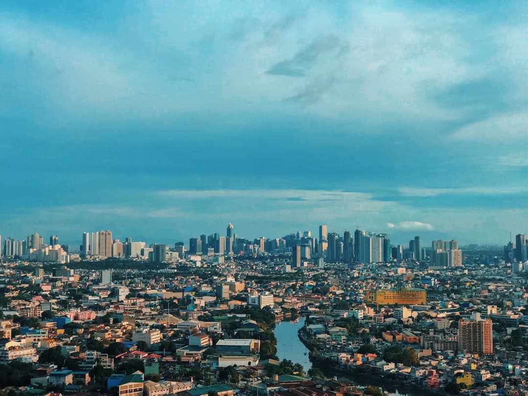 Keluaran PCSO hari ini — Filipina Pools 4D landscape Manila BGC skyline, operator Philippine Charity Sweepstakes Office sejak 1934