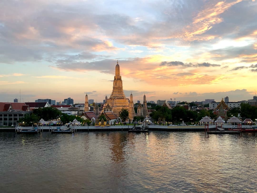 Keluaran Thailand GLO hari ini — Thailand Pools 4D landscape Bangkok skyline, operator pemerintah Ministry of Finance Thailand sejak 1939